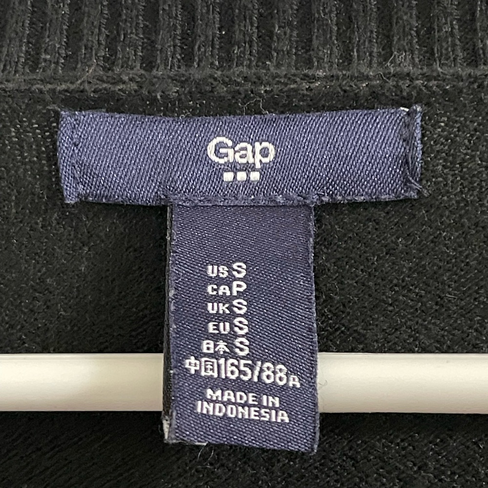 Black Gap cardigan - Picture 3 of 4
